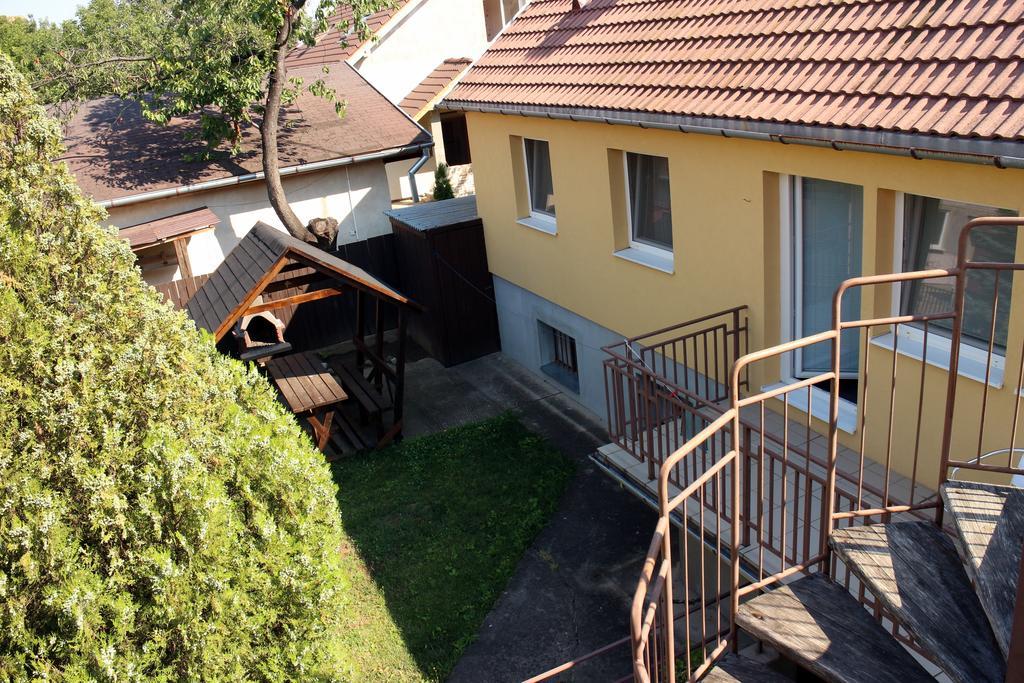 Dom Studia Petra Hotel Štúrovo Bagian luar foto
