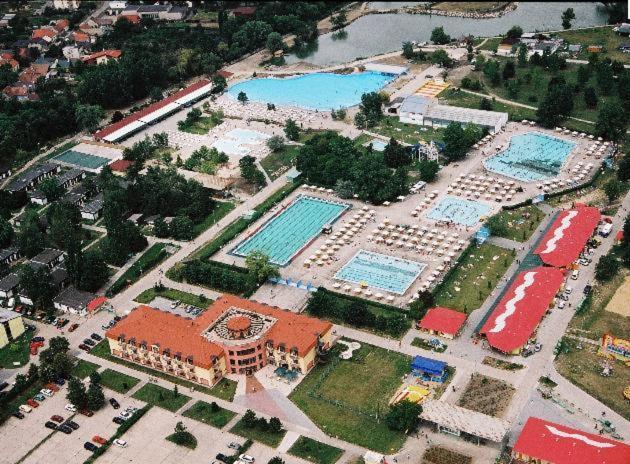 Dom Studia Petra Hotel Štúrovo Bagian luar foto