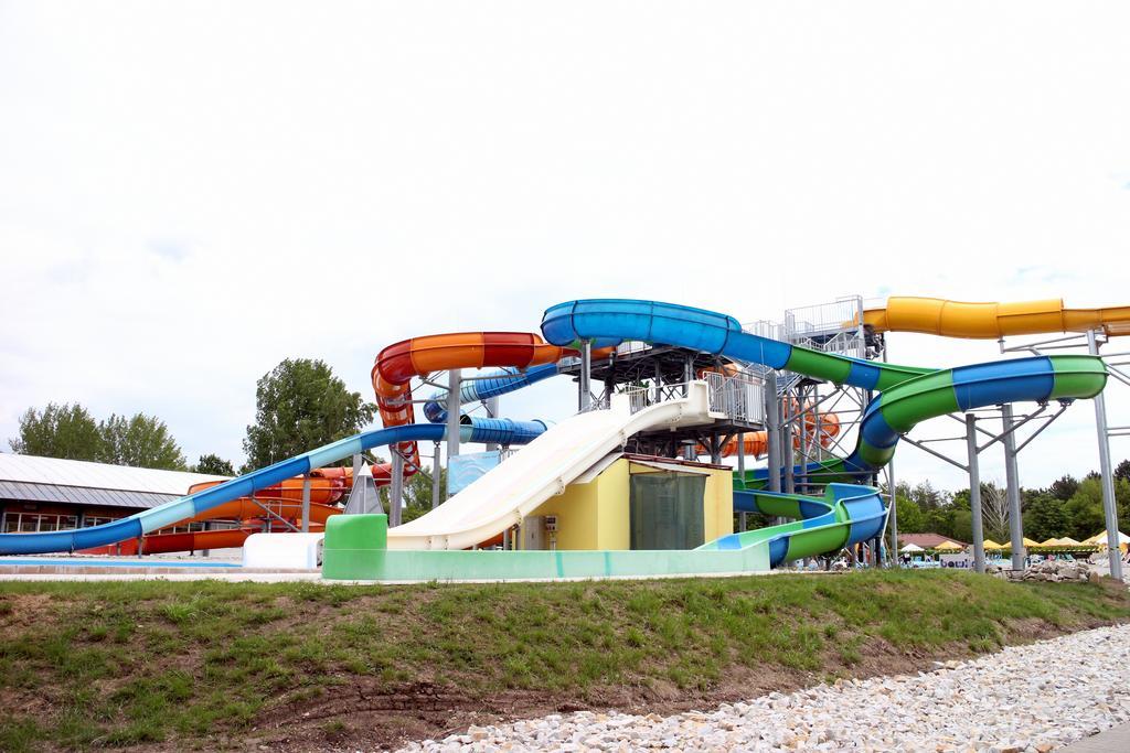 Dom Studia Petra Hotel Štúrovo Bagian luar foto