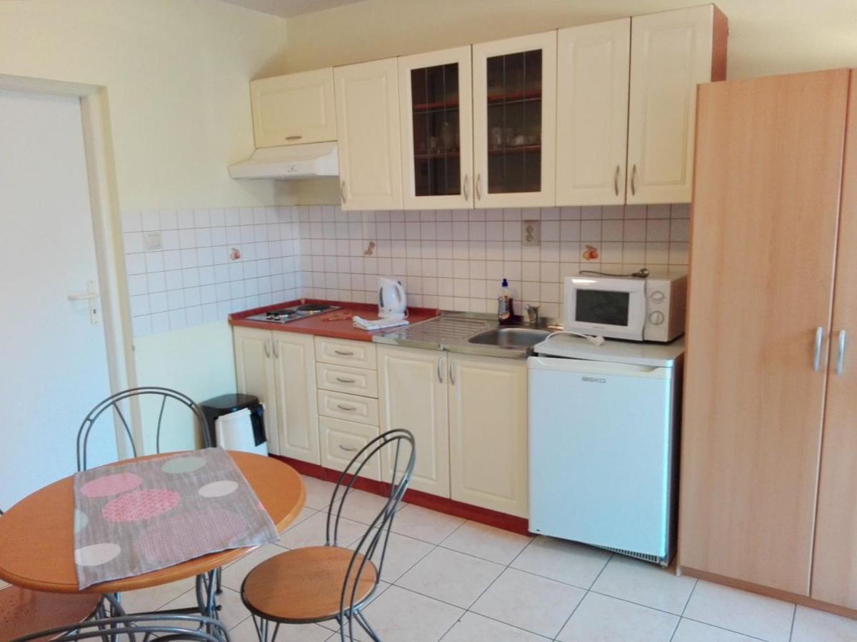 Dom Studia Petra Hotel Štúrovo Bagian luar foto