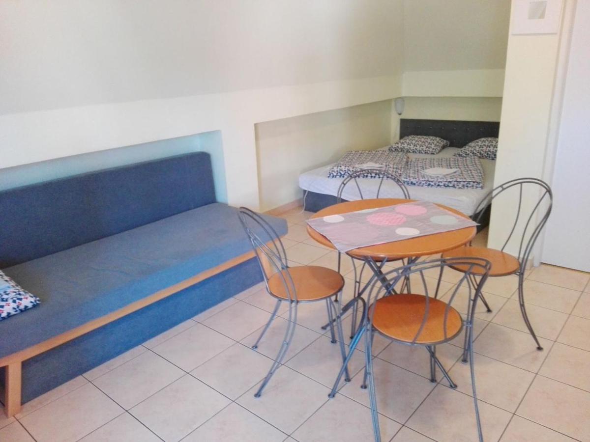 Dom Studia Petra Hotel Štúrovo Bagian luar foto