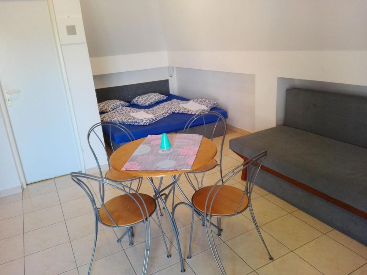 Dom Studia Petra Hotel Štúrovo Bagian luar foto