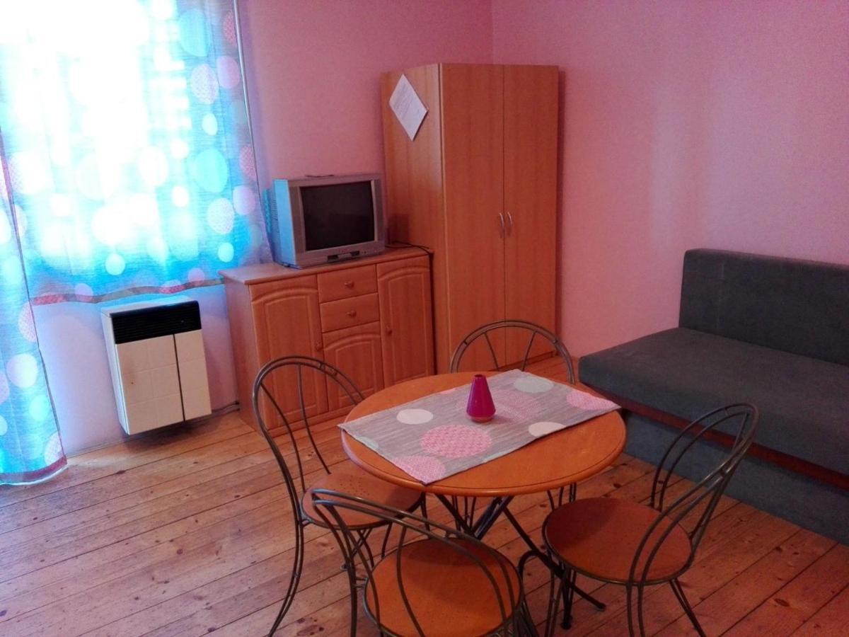 Dom Studia Petra Hotel Štúrovo Bagian luar foto
